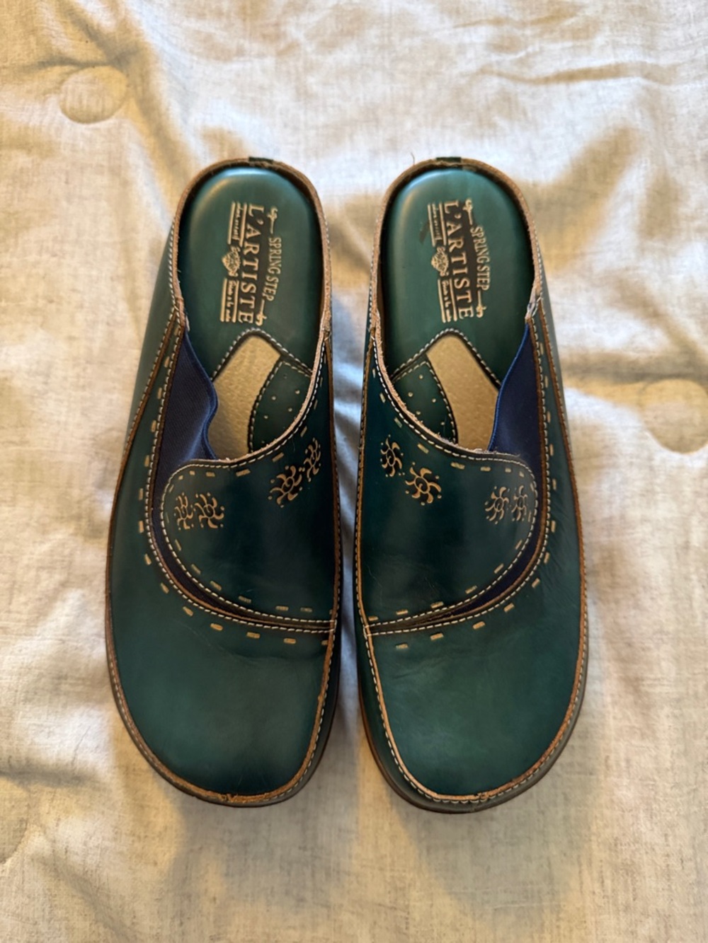 L'ATISTE Teal Slip-On Woman’s Clogs